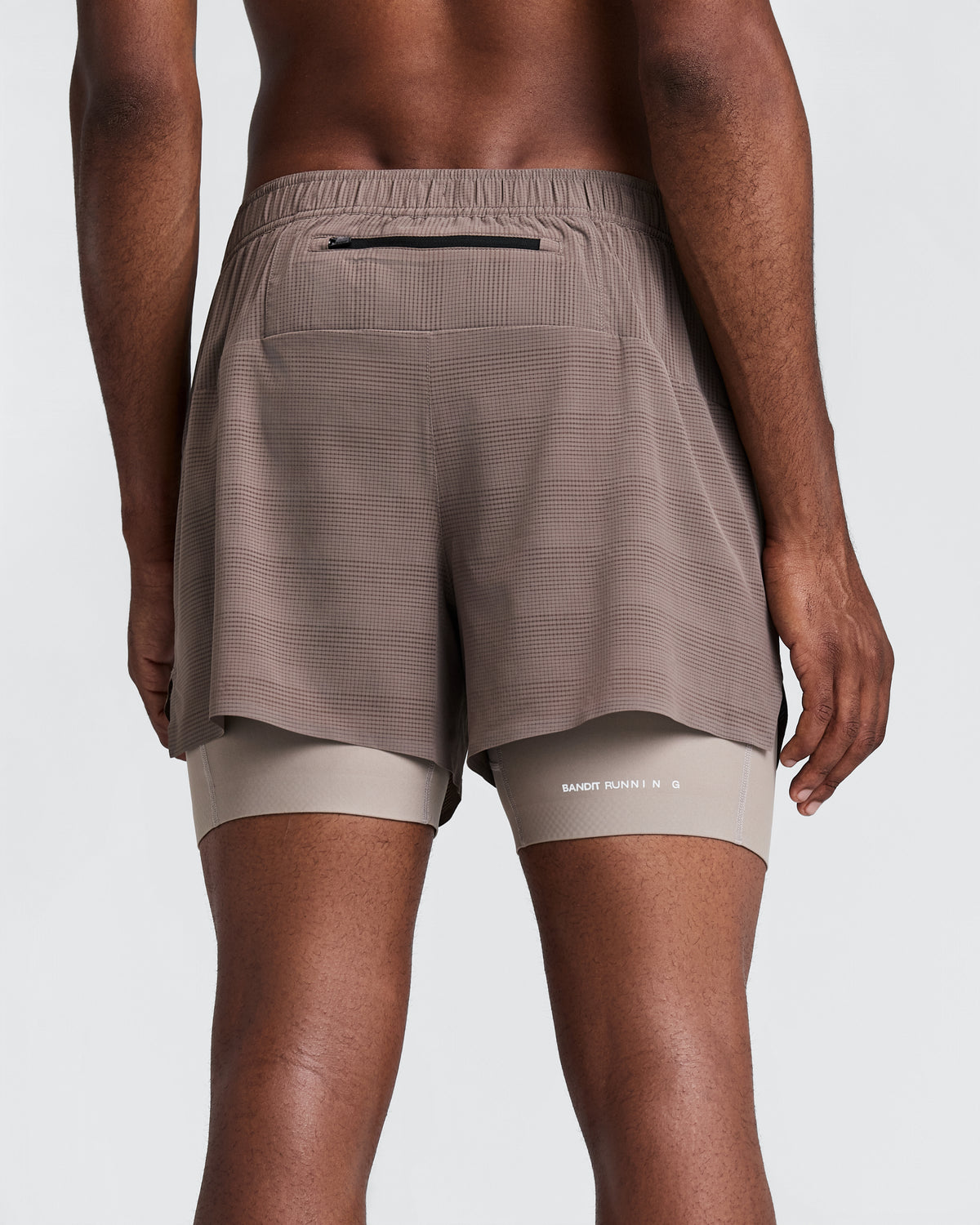BANDIT RUNNING — MEN'S COOLGRID™ DUO SHORT — COCOA