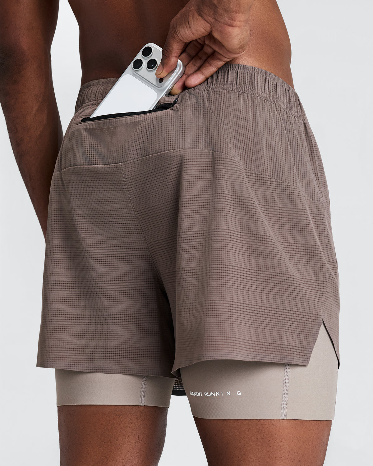 BANDIT RUNNING — MEN'S COOLGRID™ DUO SHORT — COCOA