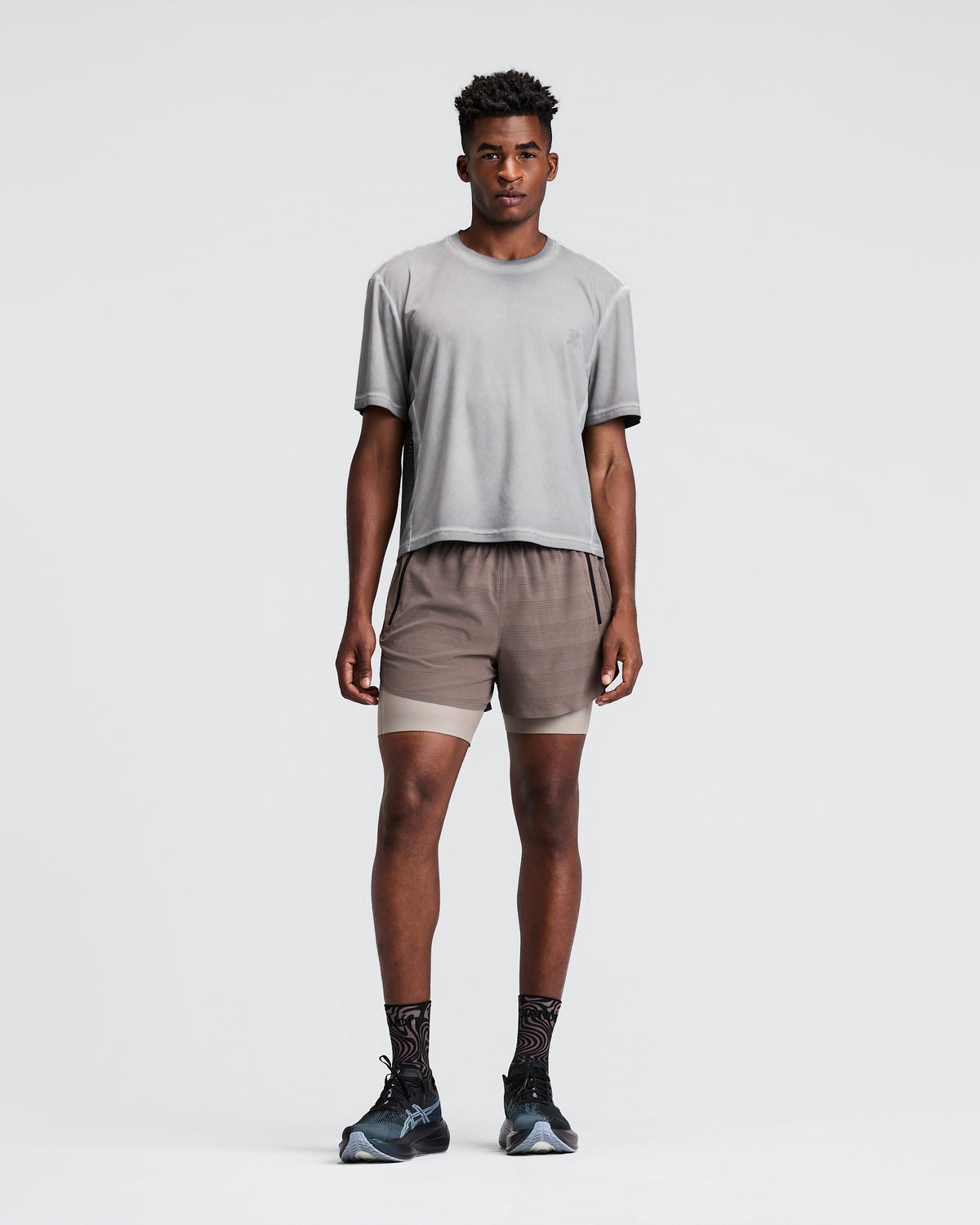 BANDIT RUNNING — MEN'S FRIOSOFT™ PERFORATED BOX TEE — CONCRETE TAUPE