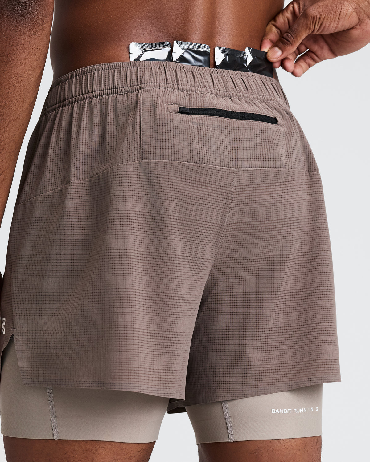 BANDIT RUNNING — MEN'S COOLGRID™ DUO SHORT — COCOA