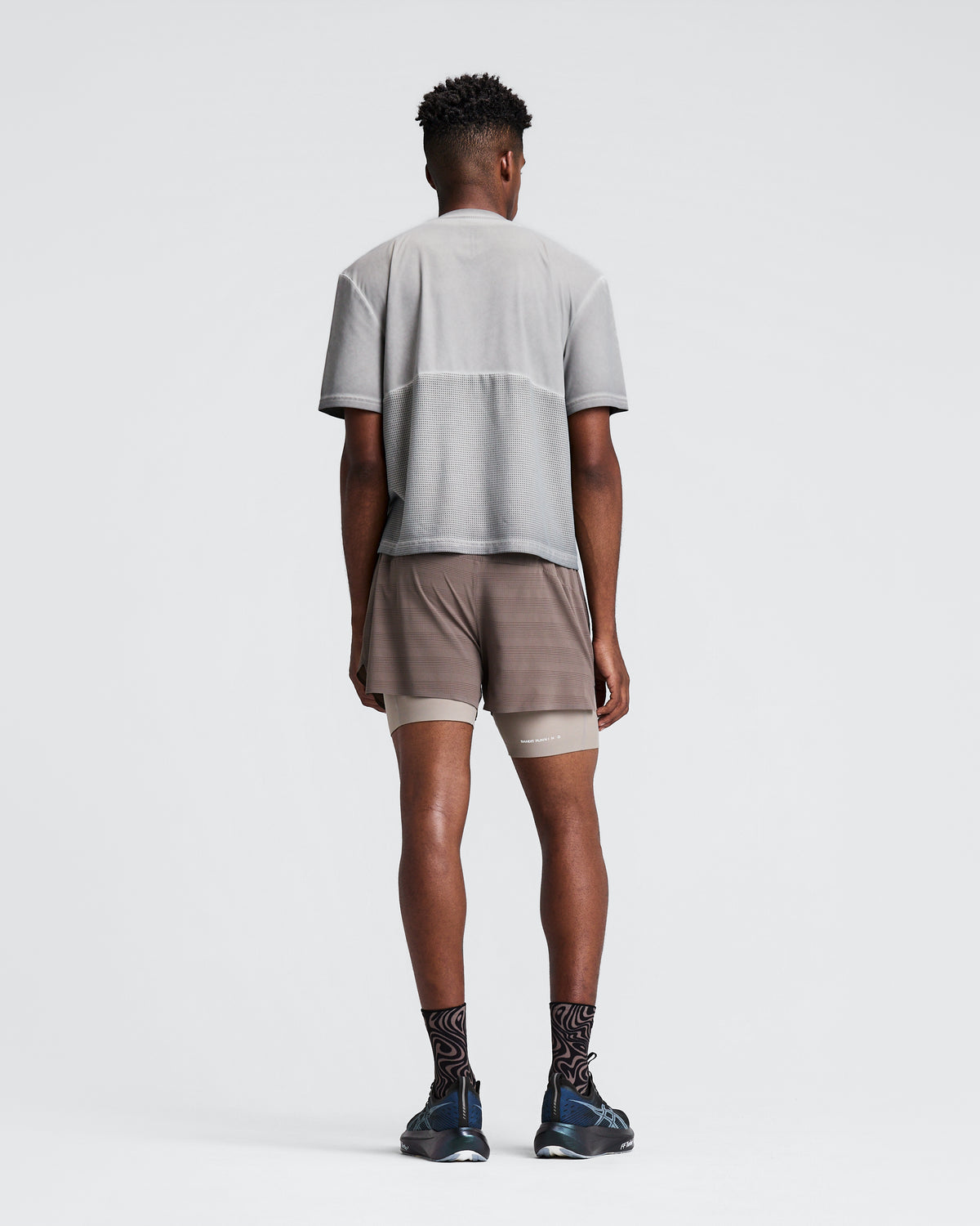 BANDIT RUNNING — MEN'S FRIOSOFT™ PERFORATED BOX TEE — CONCRETE TAUPE