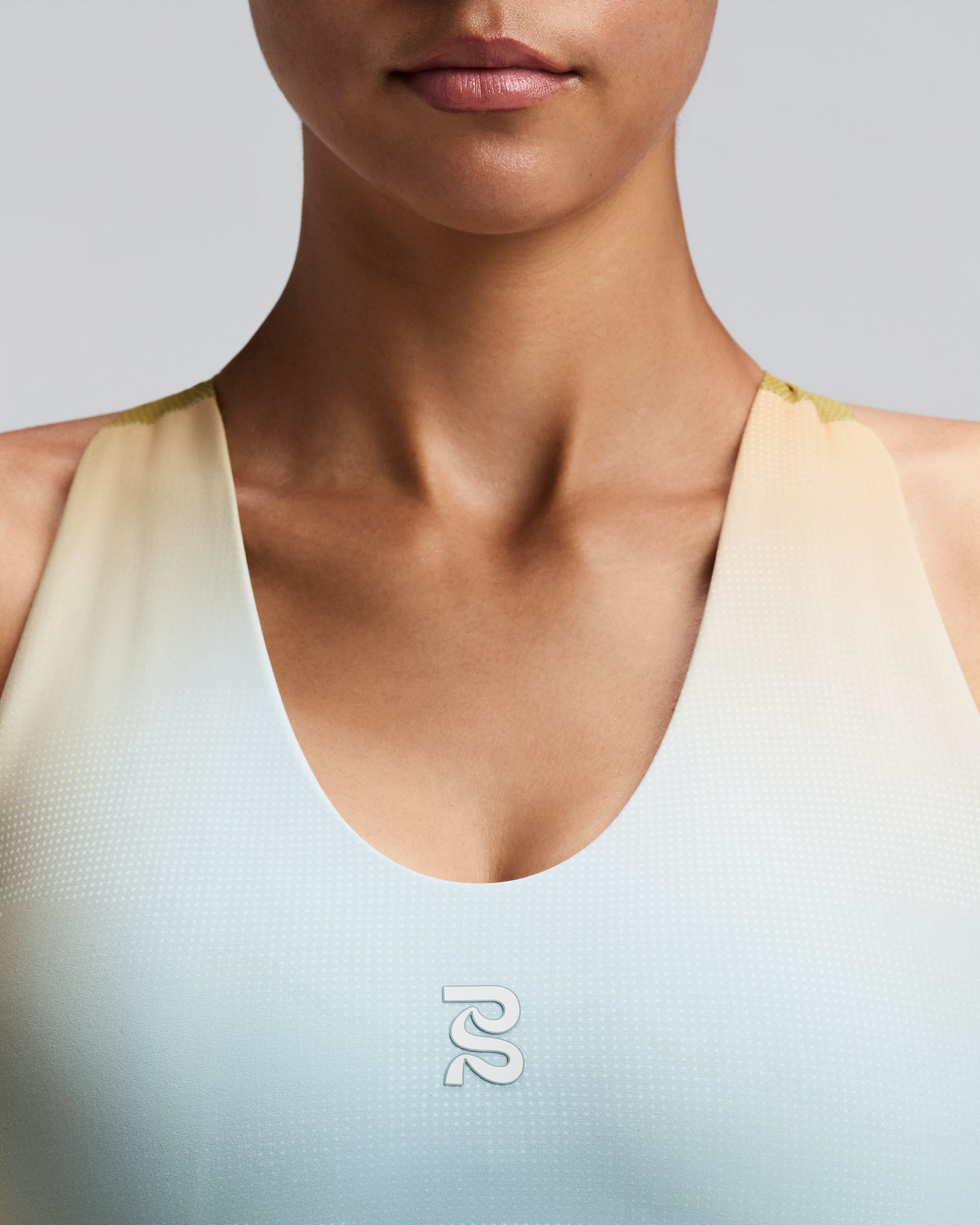 BANDIT RUNNING VANISHER V-NECK RACE CROP